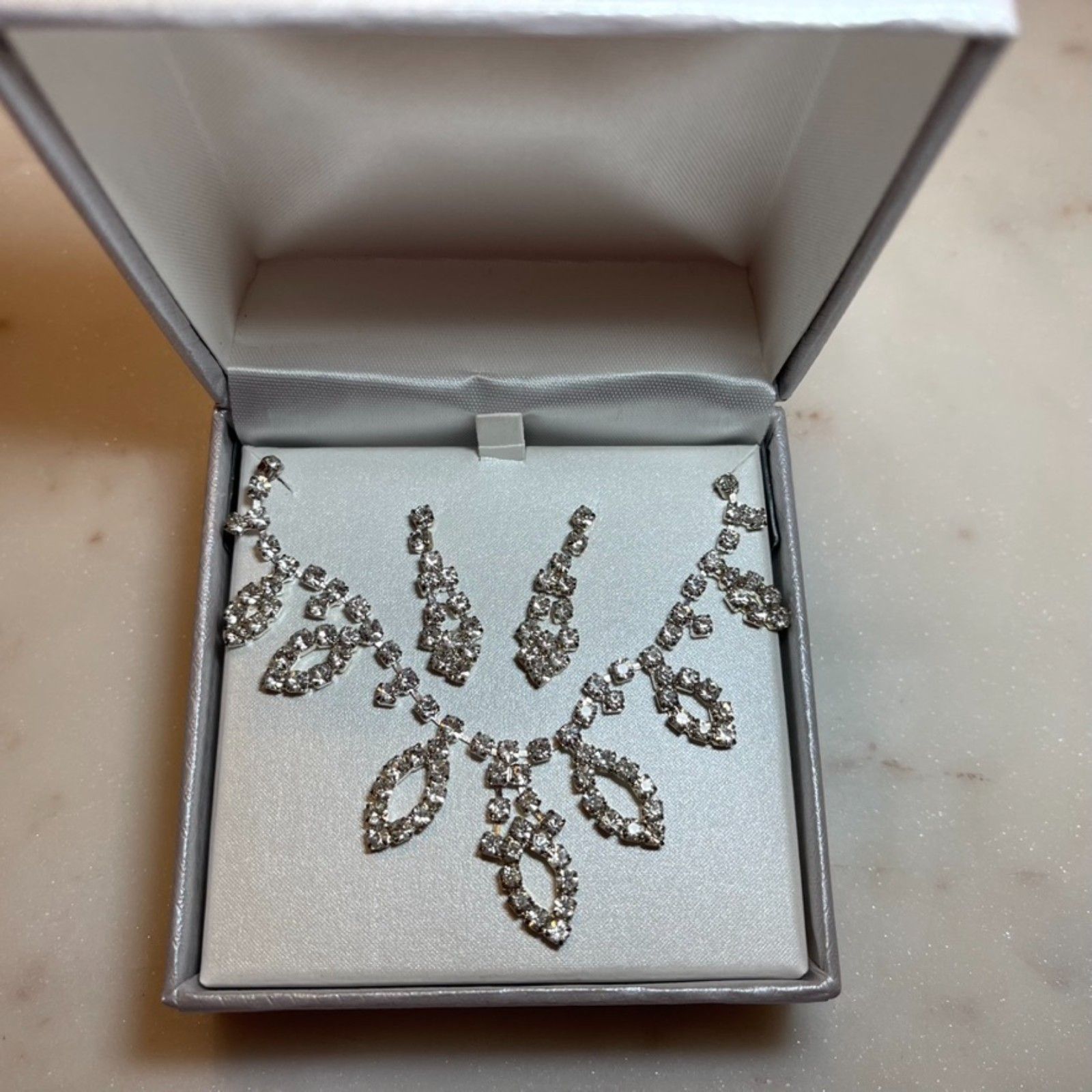 Roman Sunstone Matching Silver Tone Crystal Necklace And Earring Set 15$